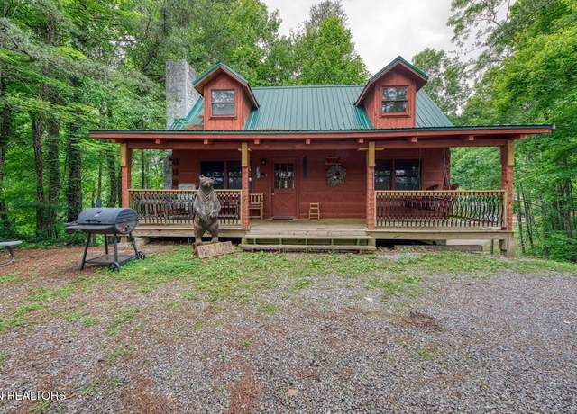 Property at 1136 E Foothills Dr, Gatlinburg, TN 37738, 2 beds, 2 baths
