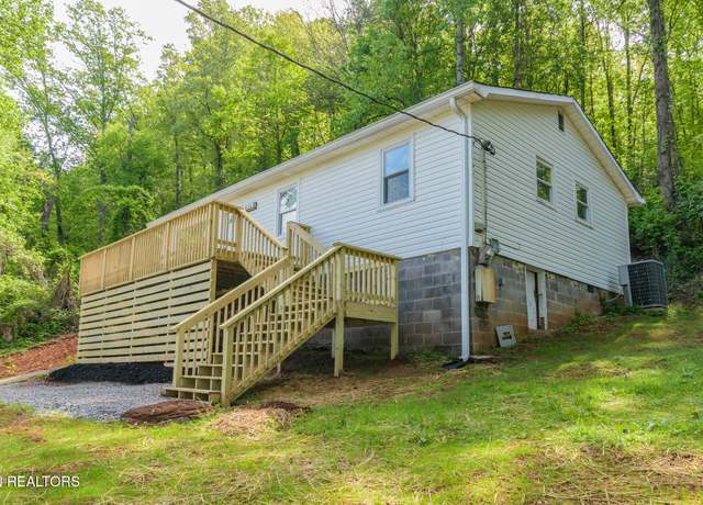 Property at 218 Jerry Ln, Knoxville, TN 37920, 3 beds, 2 baths