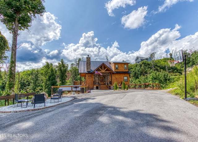 Property at 1019 Daisy Ln, Gatlinburg, TN 37738, 3 beds, 4 baths