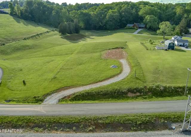 Property at 139 Hearthside Rd, Clinton, TN 37716