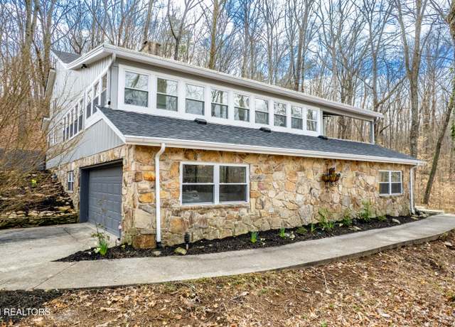 Property at 108 Barrington Dr, Oak Ridge, TN 37830, 4 beds, 2.5 baths