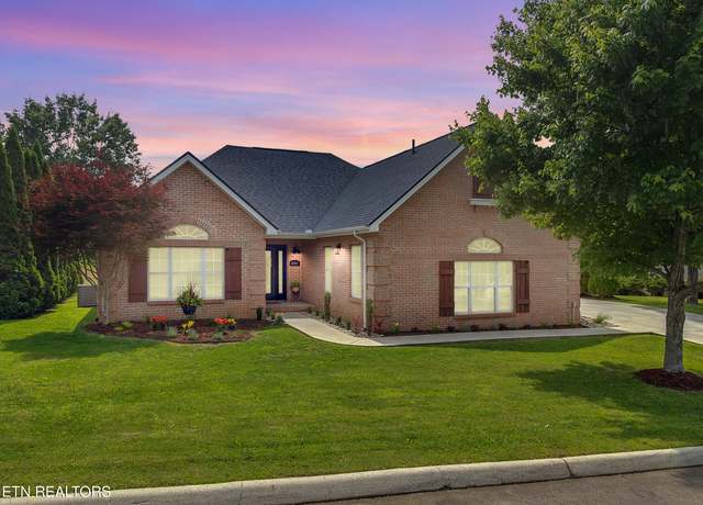 Property at 1047 Saint Johns Dr, Maryville, TN 37801, 3 beds, 2 baths