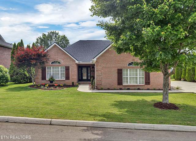 Property at 1047 Saint Johns Dr, Maryville, TN 37801, 3 beds, 2 baths