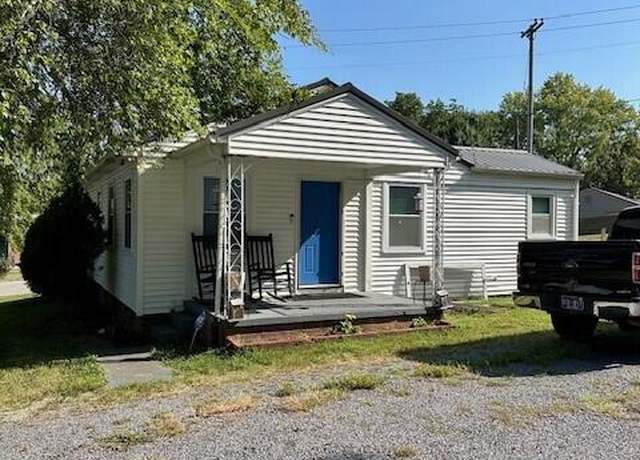 Property at 702 Houston Ave, Maryville, TN 37804, 2 beds, 1 bath