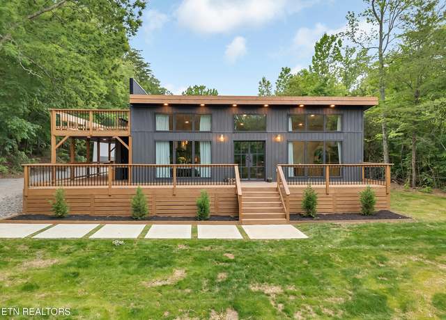 Property at 650 Barkmoor Dr, Lenoir City, TN 37771, 2 beds, 2.5 baths