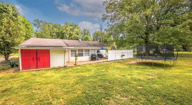 Photo of 402 Valley Dr, Oliver Springs, TN 37840