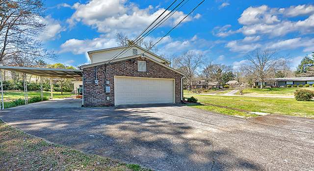 Photo of 8620 Wimbledon Dr, Knoxville, TN 37923