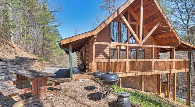 Photo of 905 Valley Dr, Gatlinburg, TN 37738