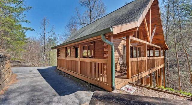 Photo of 905 Valley Dr, Gatlinburg, TN 37738