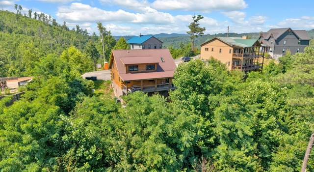 Photo of 710 Pinecrest Ct, Gatlinburg, TN 37738
