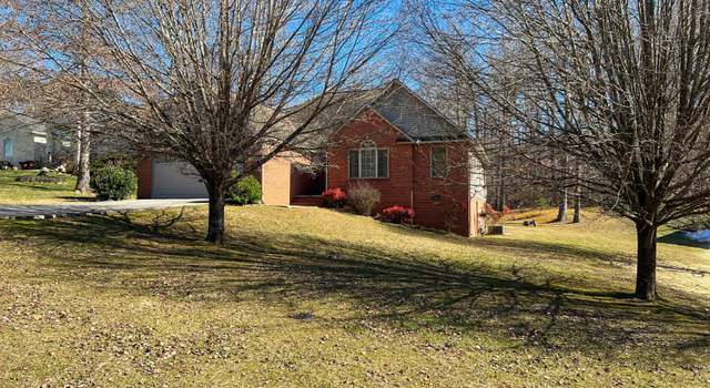 Photo of 1267 Holiday Dr, Crossville, TN 38555