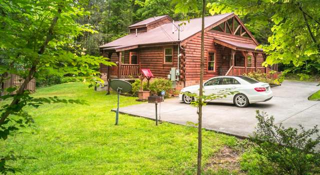 Photo of 2003 Green Pine Ln, Sevierville, TN 37862