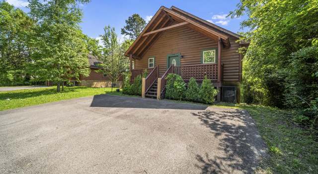 Photo of 3916 Valley View Dr, Pigeon Forge, TN 37863