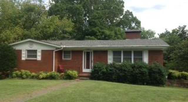 Photo of 900 Willow Dr, Maryville, TN 37803