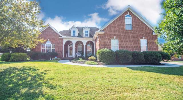 Photo of 210 Stonebreeze Dr, Powell, TN 37849