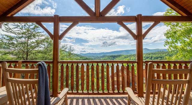 Photo of 907 Black Bear Cub Way, Sevierville, TN 37862