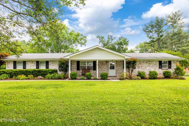 Photo of 1202 Westfield Dr Maryville, TN 37804