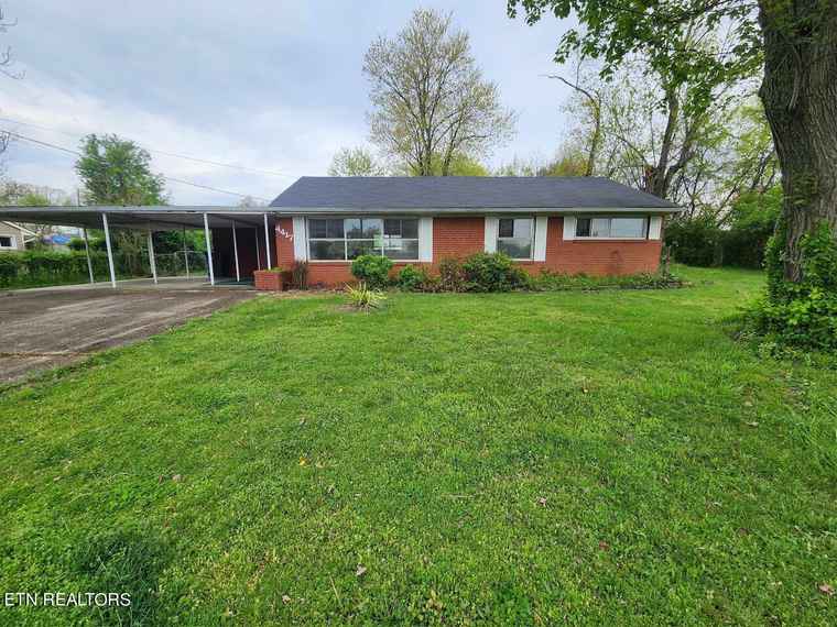 Photo of 4417 NW Nicholas Rd Knoxville, TN 37912