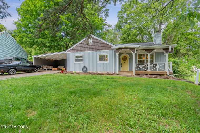 Photo of 5721 Oak Rd Knoxville, TN 37918
