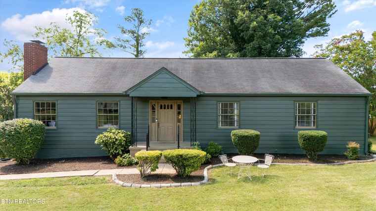 Photo of 3616 Riverview Dr Knoxville, TN 37914