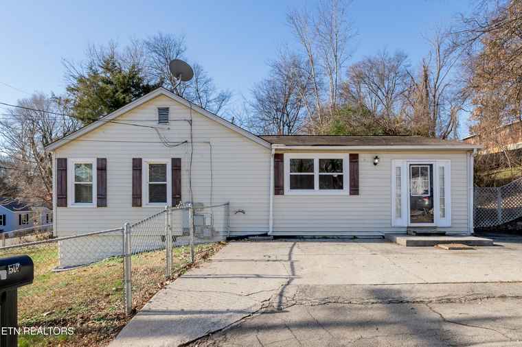 Photo of 507 Sunnyside St Maryville, TN 37804
