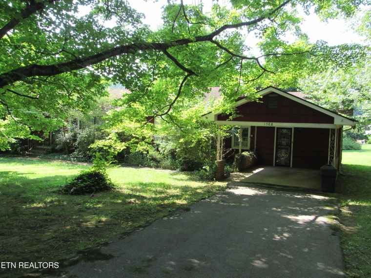 Photo of 1708 Adair Dr Knoxville, TN 37918