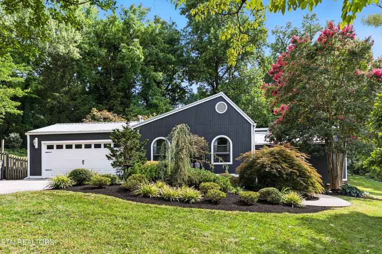 Photo of 7616 Westdale Dr Knoxville, TN 37909