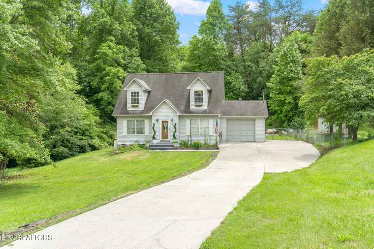 Photo of 7305 Foxhaven Rd Knoxville, TN 37918