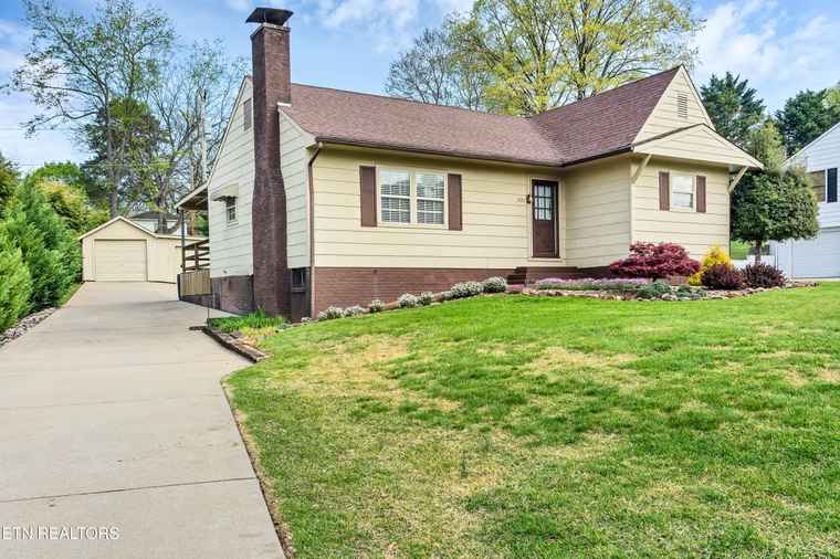 Photo of 1132 Lincoln Rd Maryville, TN 37804