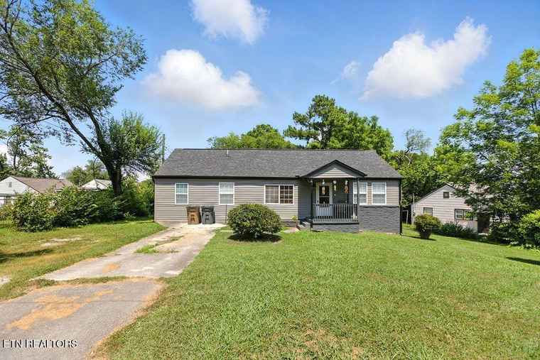 Photo of 2021 Saxton Ave Knoxville, TN 37915