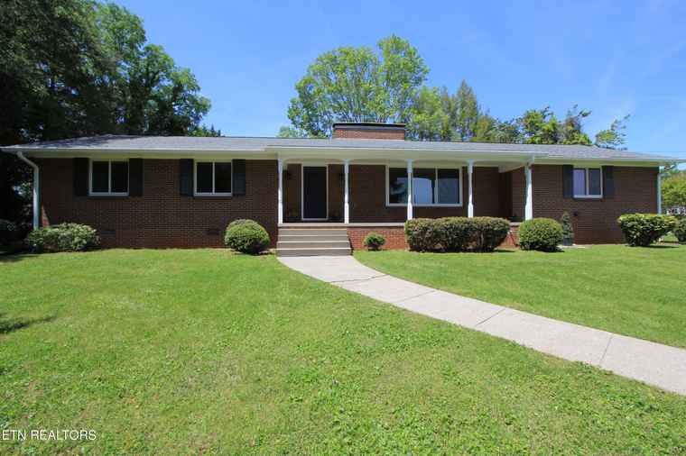 Photo of 1001 Willow Dr Maryville, TN 37803