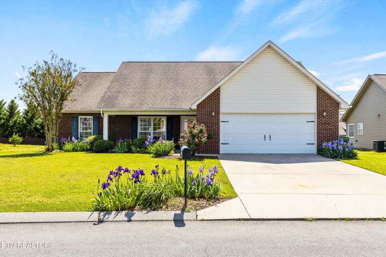 Photo of 1109 Cherbourg Dr Maryville, TN 37801