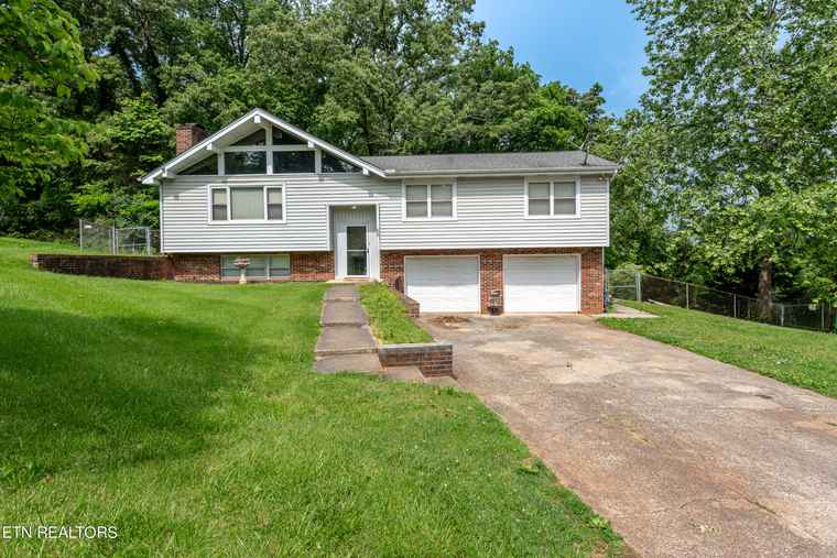 Photo of 715 Greenwich Dr Maryville, TN 37803