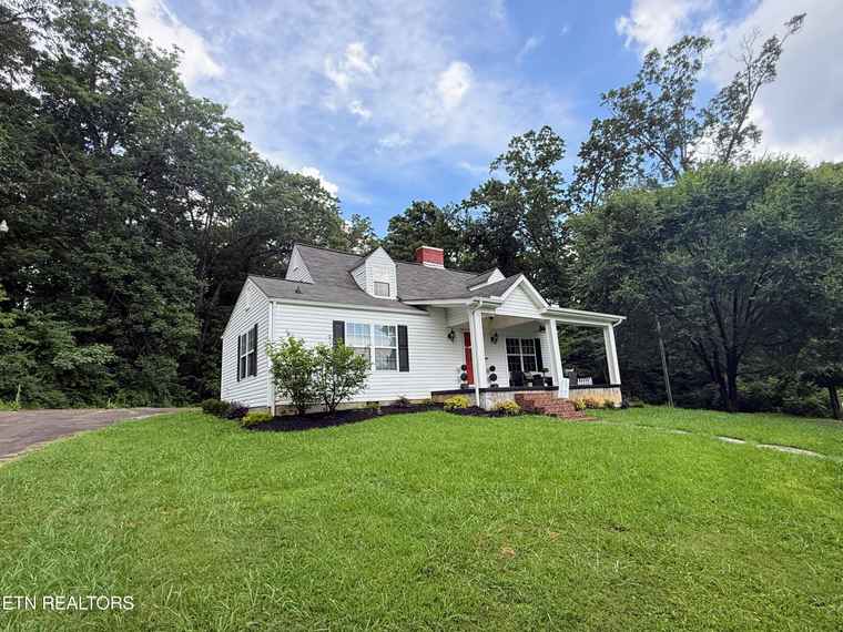 Photo of 4115 Garden Dr Knoxville, TN 37918