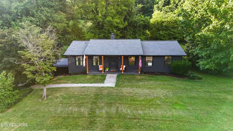 Photo of 1501 Cedar Ln Knoxville, TN 37918