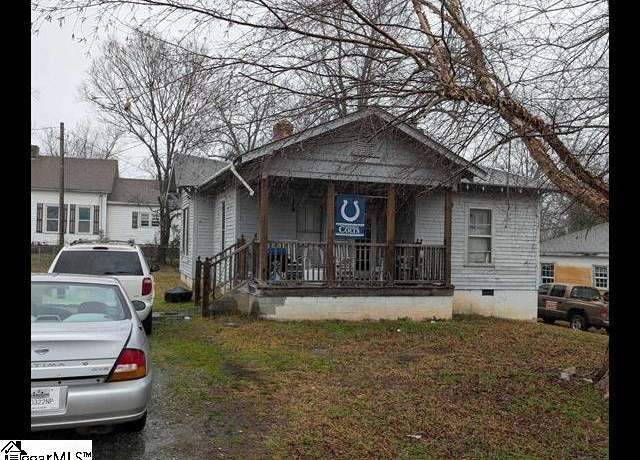 Property at 103 Pine St, Union, SC 29379, 3 beds, 1.5 baths
