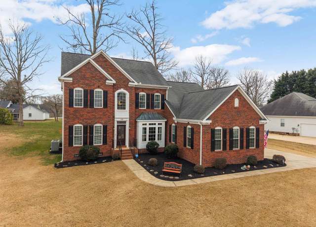 Property at 103 Hornbuckle Dr, Easley, SC 29642, 4 beds, 2.5 baths