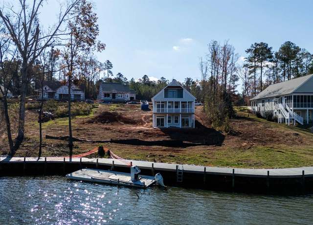 Property at 301 Portland Cir, Greenwood, SC 29649, 4 beds, 4.5 baths