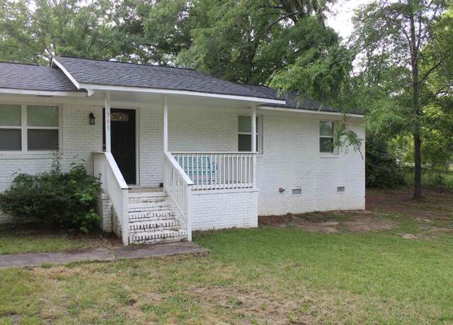Property at 305 N Owens St, Clinton, SC 29325, 3 beds, 1.5 baths