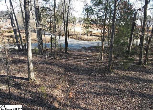 Property at 514 Pinehaven St, Laurens, SC 29360
