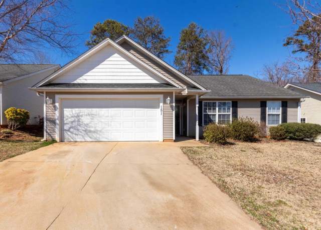 Property at 151 Stockbridge Dr, Spartanburg, SC 29301, 3 beds, 2 baths