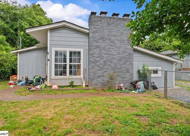 Property at 114 Stratford Rd, Greenville, SC 29605, 4 beds, 1.5 baths