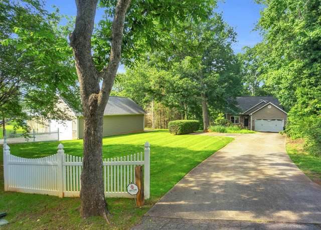 Property at 214 New Salem Dr, Anderson, SC 29625, 3 beds, 2.5 baths