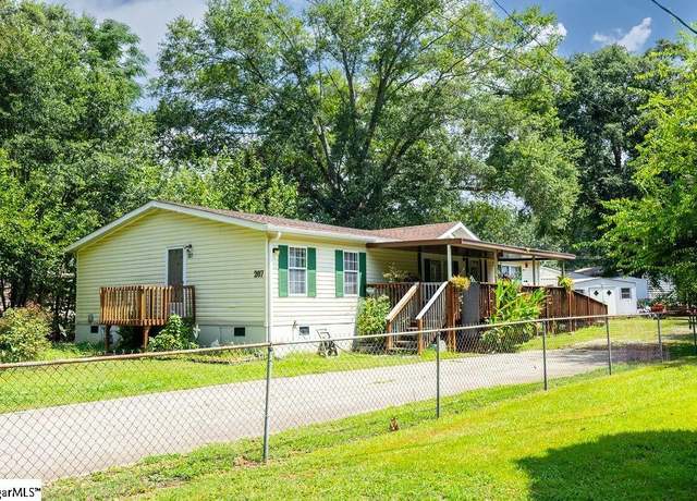 Property at 207 Hilman Dr, Anderson, SC 29624, 3 beds, 2.5 baths