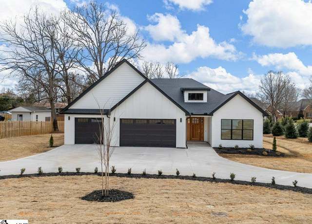 Property at 35 Ponderosa Dr, Taylors, SC 29687, 4 beds, 3 baths