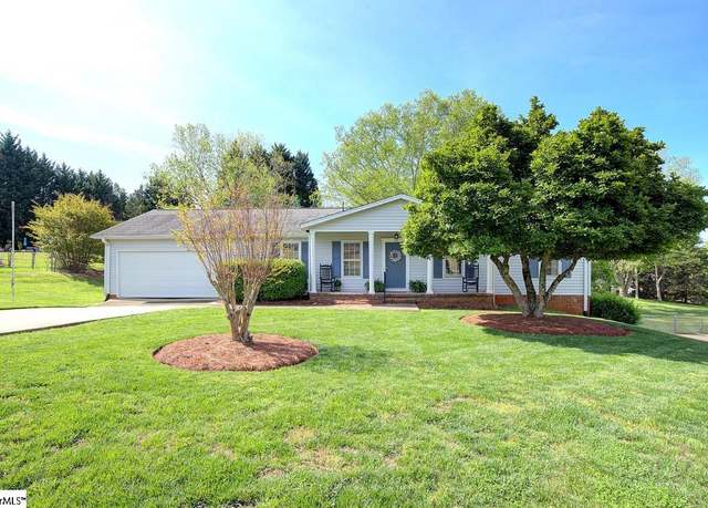 Property at 39 Rollingreen Rd, Greer, SC 29651, 3 beds, 2 baths