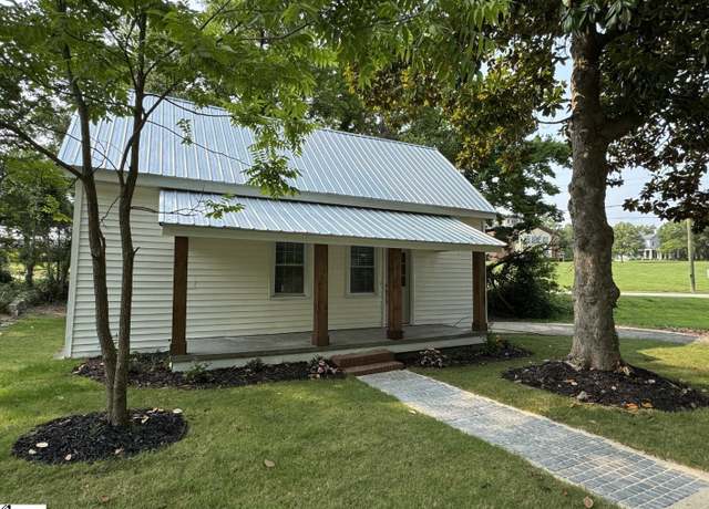 Property at 800 W Hampton St, Laurens, SC 29360, 2 beds, 1 bath