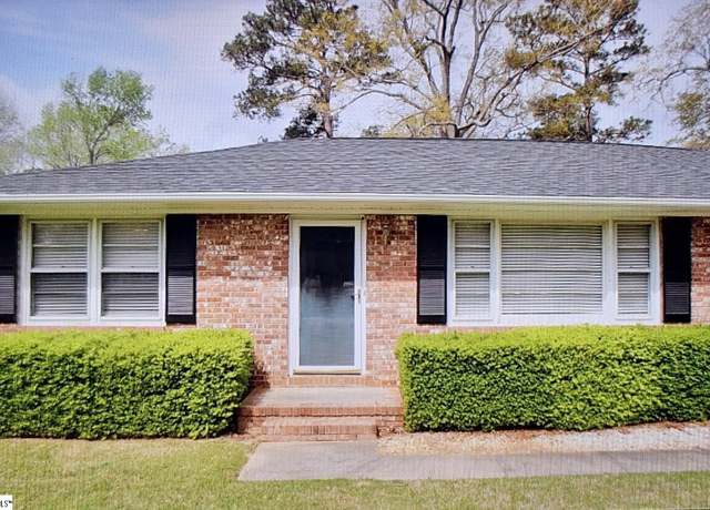 Property at 109 Manning Rd, Greenwood, SC 29649, 3 beds, 2 baths