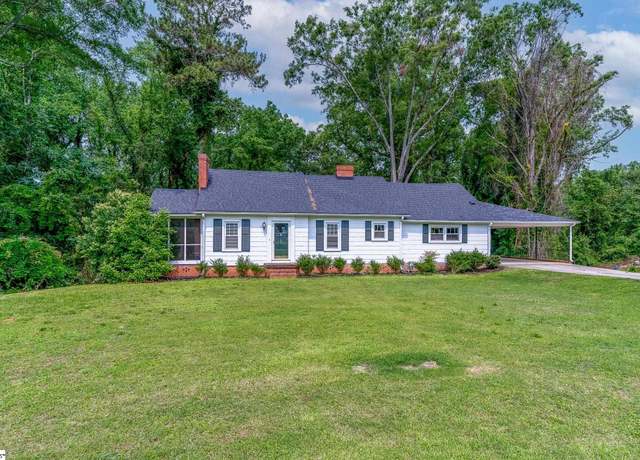 Property at 105 Barksdale Cir, Laurens, SC 29360, 3 beds, 2.5 baths
