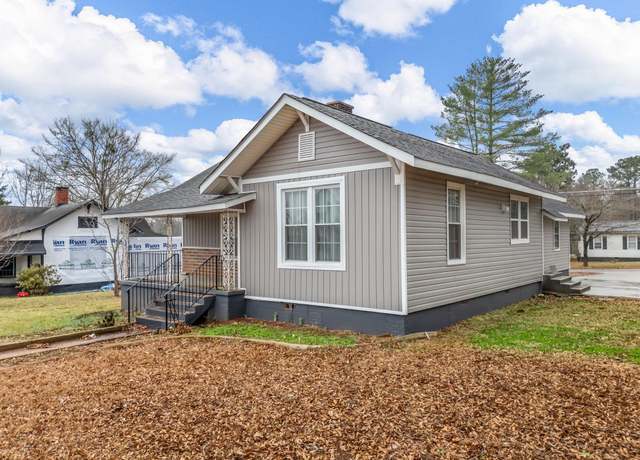 Property at 13 Damson St, Spartanburg, SC 29303, 3 beds, 1 bath